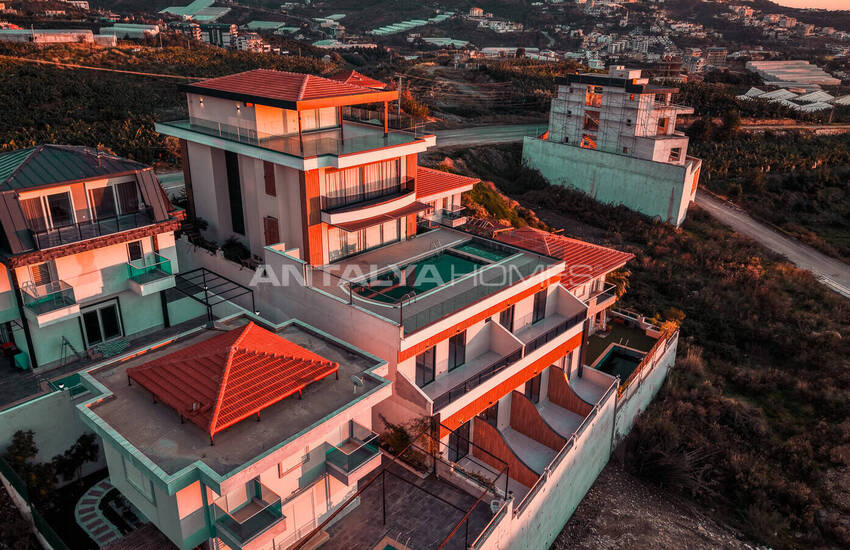 Alanya Kargıcak'ta Deniz Manzaralı Lüks 12 Odalı Villa 1