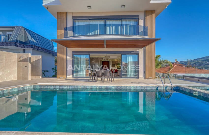 Alanya Kargıcak'ta Deniz Manzaralı Lüks 12 Odalı Villa 11