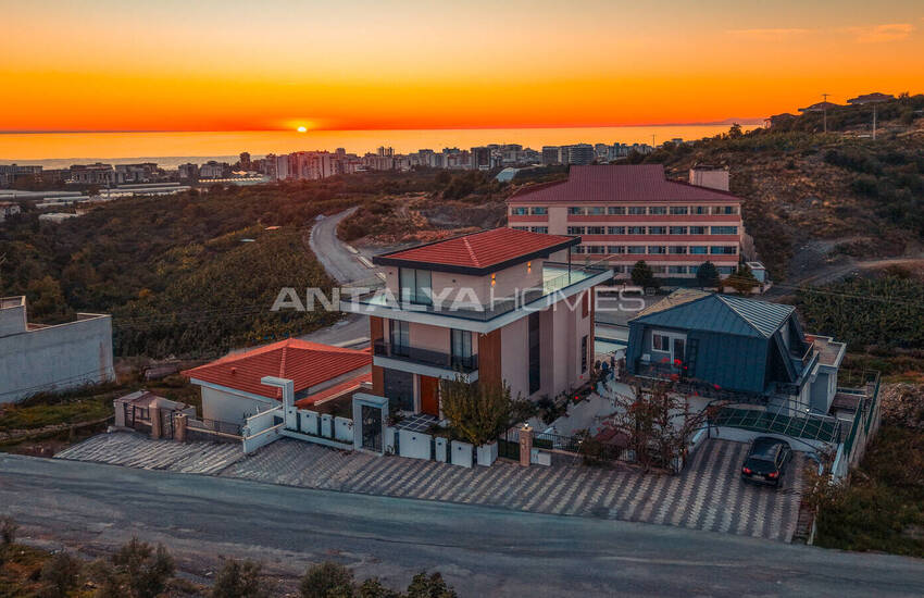 Alanya Kargıcak'ta Deniz Manzaralı Lüks 12 Odalı Villa 8