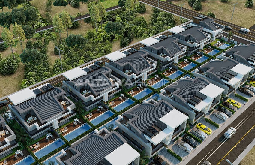 4-bedroom Triplex House with Pool and Garden in Belek 3