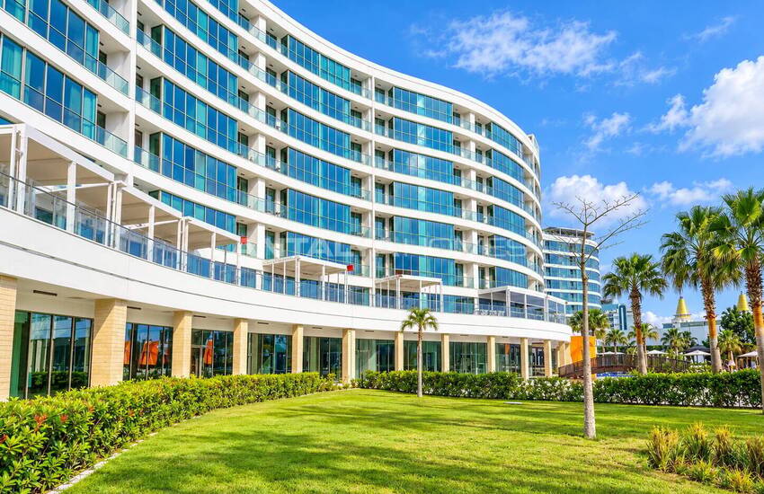 Property in a Complex with Private Beach Access in Antalya Kundu 3