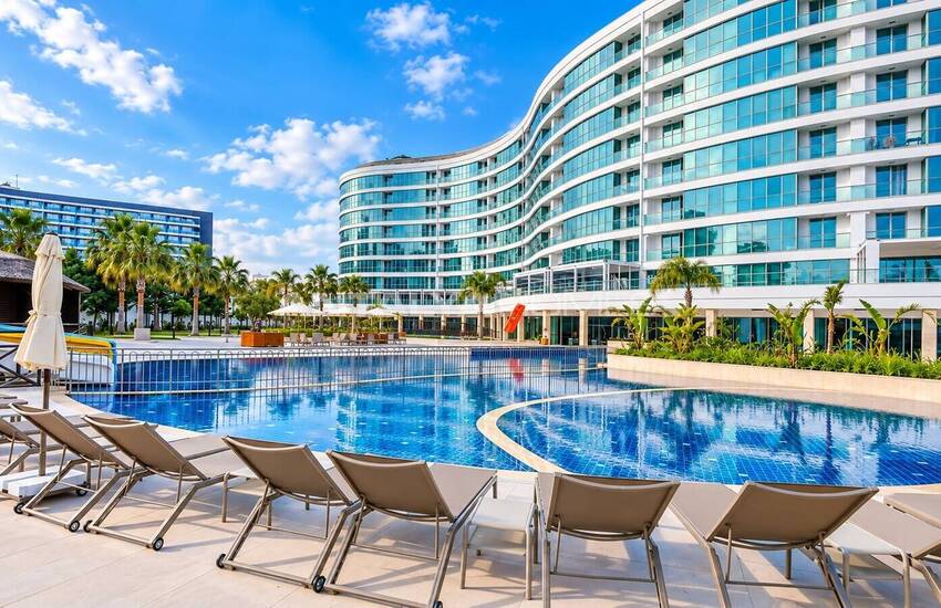 Property in a Complex with Private Beach Access in Antalya Kundu 4