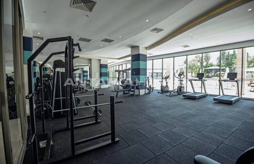 Недвижимость в комплексе с частным выходом на пляж в Анталии Кунду 9