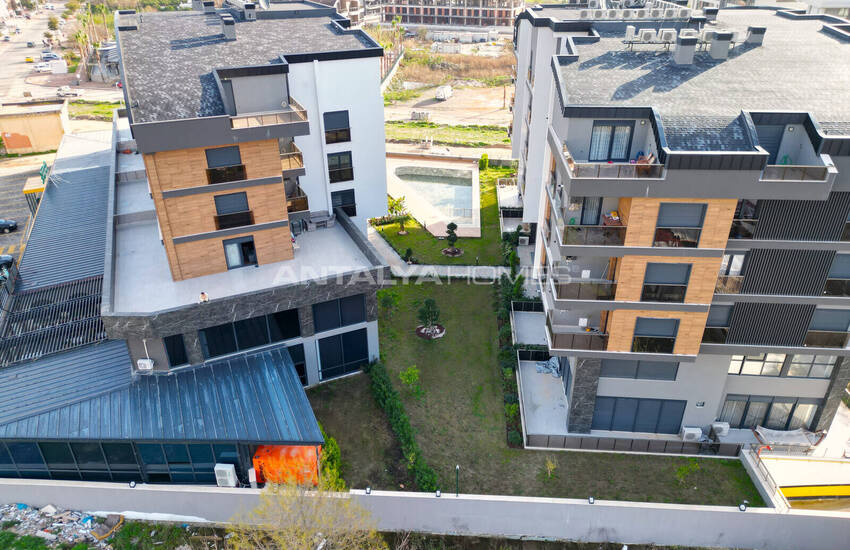 آپارتمان با منظره کوهستان در ویستا پریمیوم با استخر در کنییالتی 4