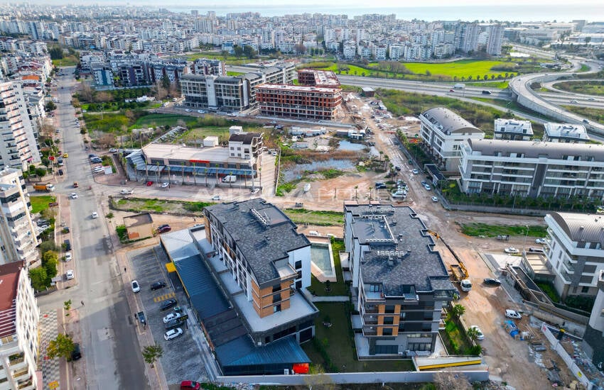 آپارتمان با منظره کوهستان در ویستا پریمیوم با استخر در کنییالتی 1