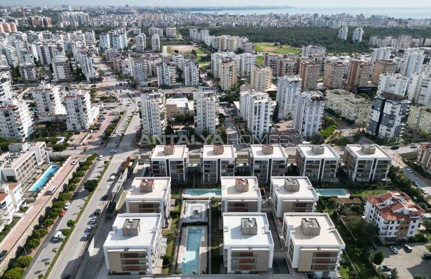 آپارتمان دوبلکس ۴ خوابه با کف باغ در آنتالیا 1