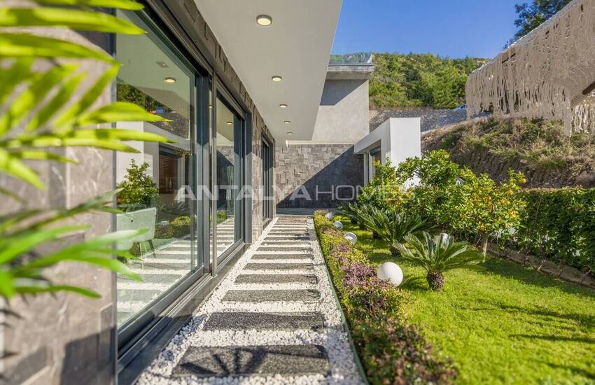 Alanya Bektaş'ta Havuzlu Satılık 3+1 Müstakil Villa 12