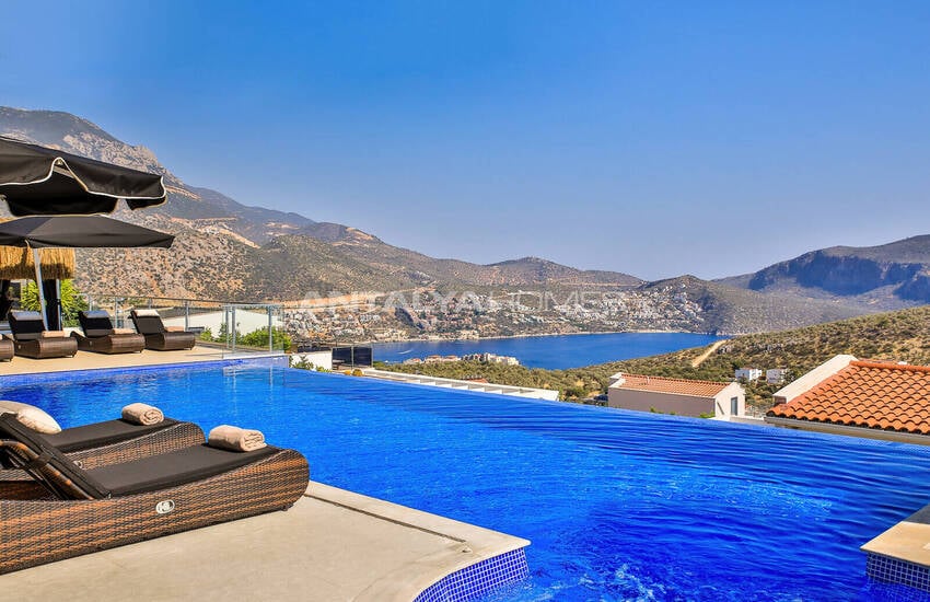 Kaş Kalkan’da Deniz ve Dağ Manzaralı Özel Havuzlu Villa 1