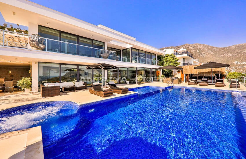 Kaş Kalkan’da Deniz ve Dağ Manzaralı Özel Havuzlu Villa 2