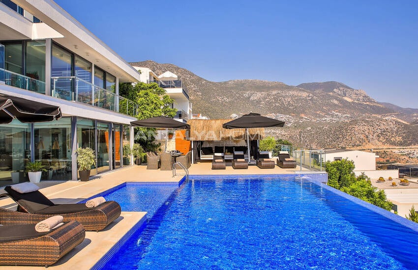 Kaş Kalkan’da Deniz ve Dağ Manzaralı Özel Havuzlu Villa 3