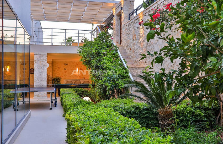 Kaş Kalkan’da Deniz ve Dağ Manzaralı Özel Havuzlu Villa 23