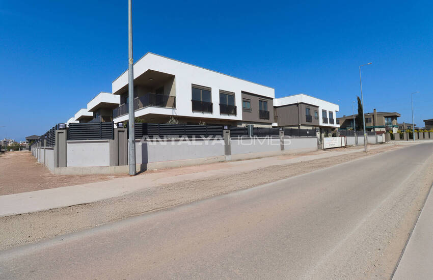 Antalya Döşemealtı’nda Özel Havuzlu ve Bahçeli Villalar 10