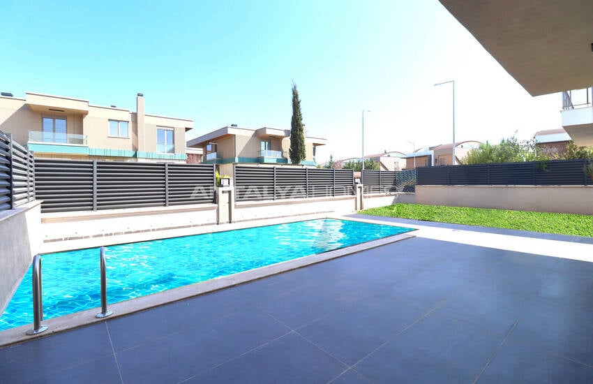 Antalya Döşemealtı’nda Özel Havuzlu ve Bahçeli Villalar 2