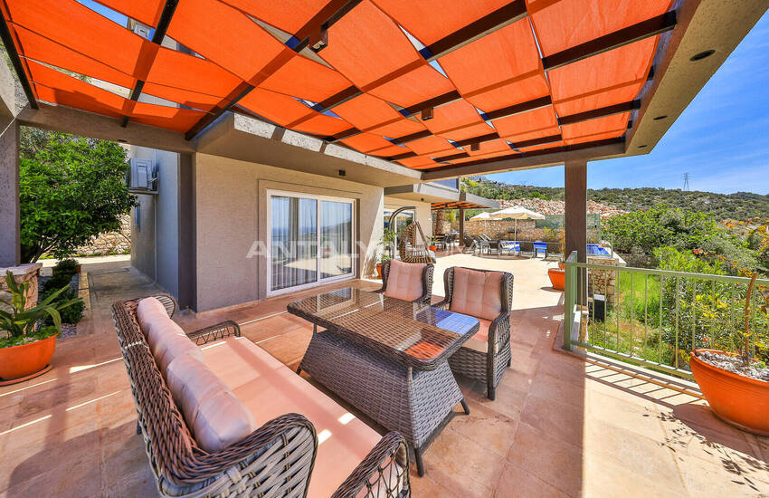 Antalya Kalkan'da Sonsuzluk Havuzlu 4+1 Lüks Villa 12