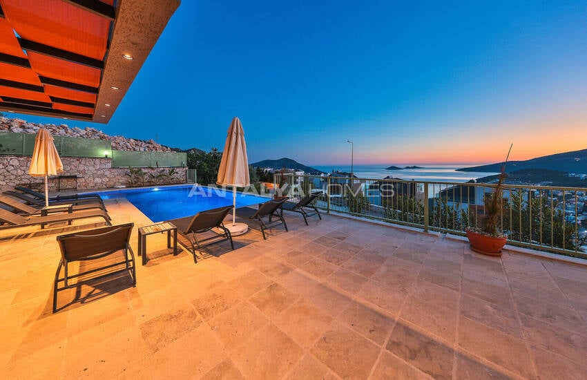 Antalya Kalkan'da Sonsuzluk Havuzlu 4+1 Lüks Villa 10