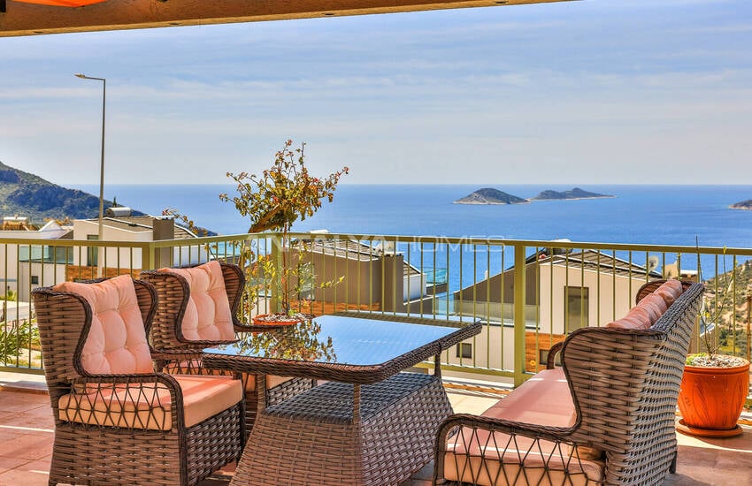 Antalya Kalkan'da Sonsuzluk Havuzlu 4+1 Lüks Villa 3