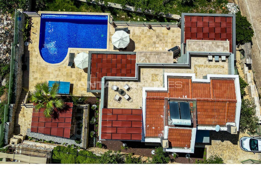 Antalya Kalkan'da Sonsuzluk Havuzlu 4+1 Lüks Villa 2