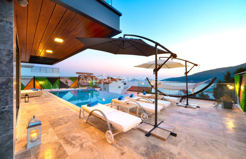 Kalkan Antalya'da Havuzlu 4+1 Deniz Manzaralı Villa 3