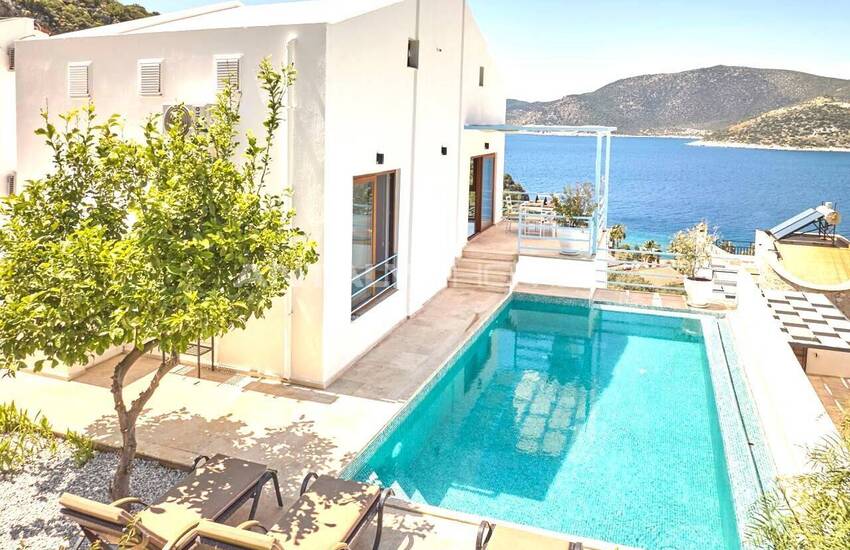 Kalkan Kışla’da Plaja Yakın Deniz Manzaralı Eşyalı Villa 1