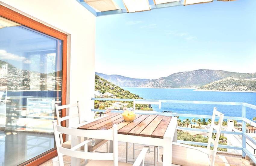 Kalkan Kışla’da Plaja Yakın Deniz Manzaralı Eşyalı Villa 1
