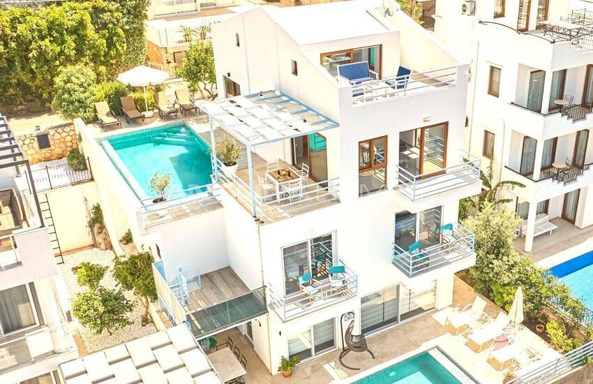 Kalkan Kışla’da Plaja Yakın Deniz Manzaralı Eşyalı Villa 2