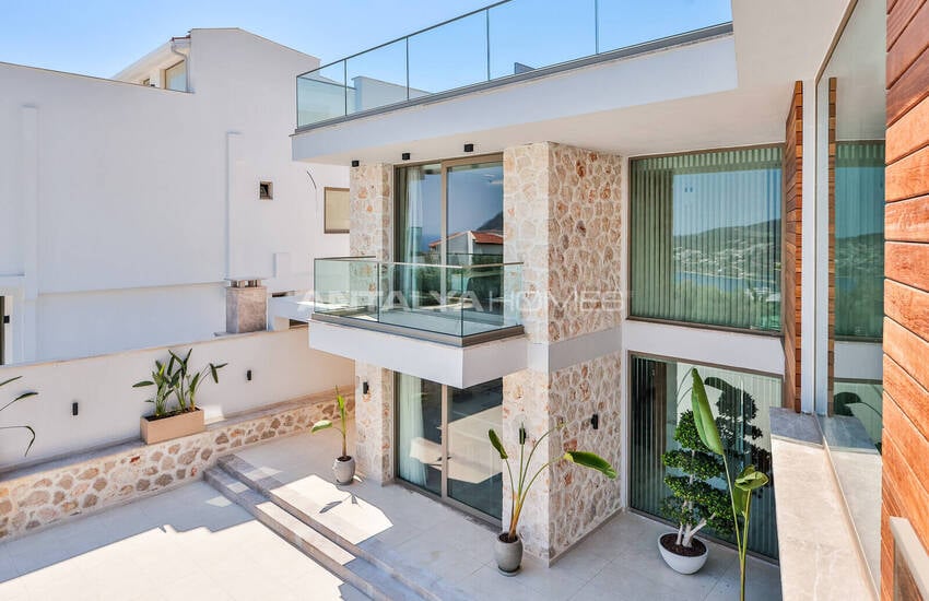 Antalya Kalkan'da Panoramik Deniz Manzaralı 4 Katlı Villa 17