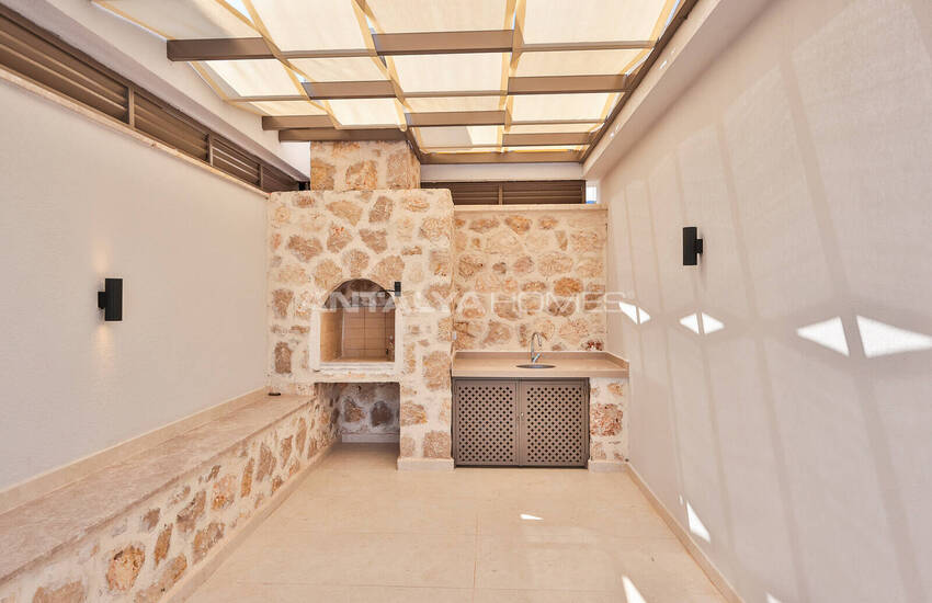 Antalya Kalkan'da Panoramik Deniz Manzaralı 4 Katlı Villa 19