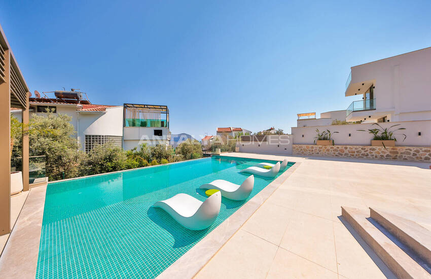 Antalya Kalkan'da Panoramik Deniz Manzaralı 4 Katlı Villa 15