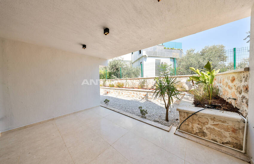 Antalya Kalkan'da Panoramik Deniz Manzaralı 4 Katlı Villa 25