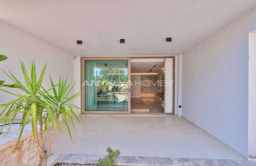 Antalya Kalkan'da Panoramik Deniz Manzaralı 4 Katlı Villa 24