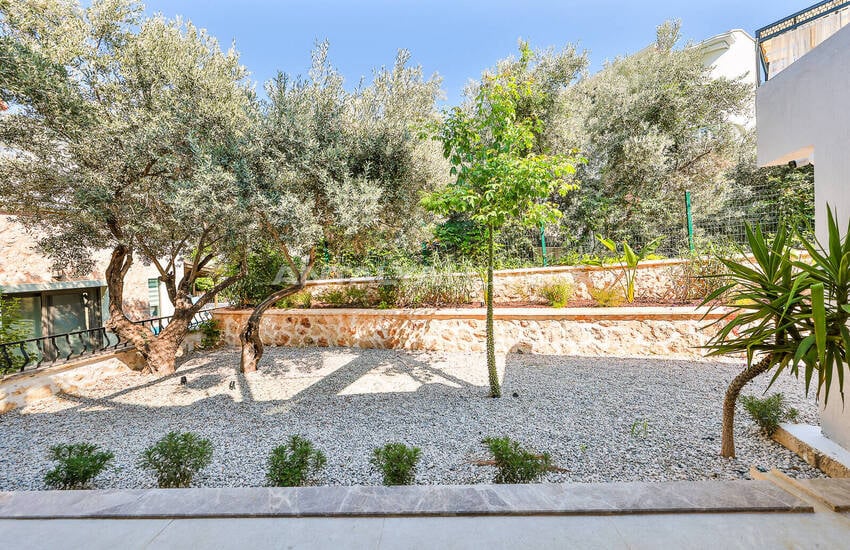 Antalya Kalkan'da Panoramik Deniz Manzaralı 4 Katlı Villa 21