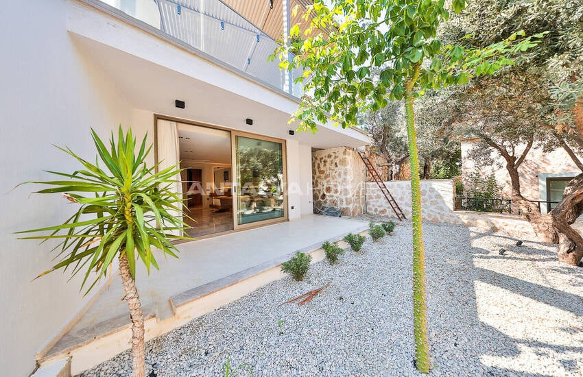 Antalya Kalkan'da Panoramik Deniz Manzaralı 4 Katlı Villa 20