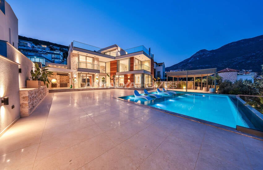 Antalya Kalkan'da Panoramik Deniz Manzaralı 4 Katlı Villa 13