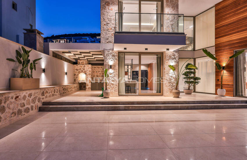 Antalya Kalkan'da Panoramik Deniz Manzaralı 4 Katlı Villa 6