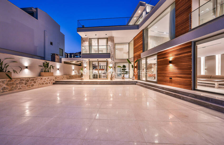 Antalya Kalkan'da Panoramik Deniz Manzaralı 4 Katlı Villa 12
