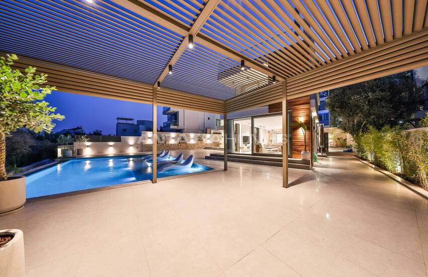 Antalya Kalkan'da Panoramik Deniz Manzaralı 4 Katlı Villa 10