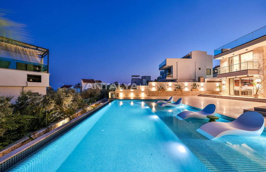 Antalya Kalkan'da Panoramik Deniz Manzaralı 4 Katlı Villa 5