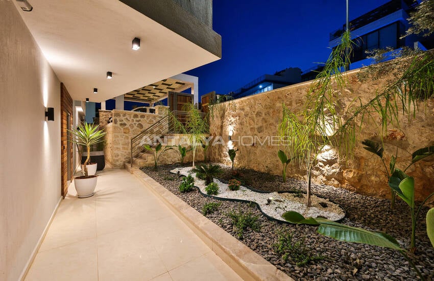 Antalya Kalkan'da Panoramik Deniz Manzaralı 4 Katlı Villa 22