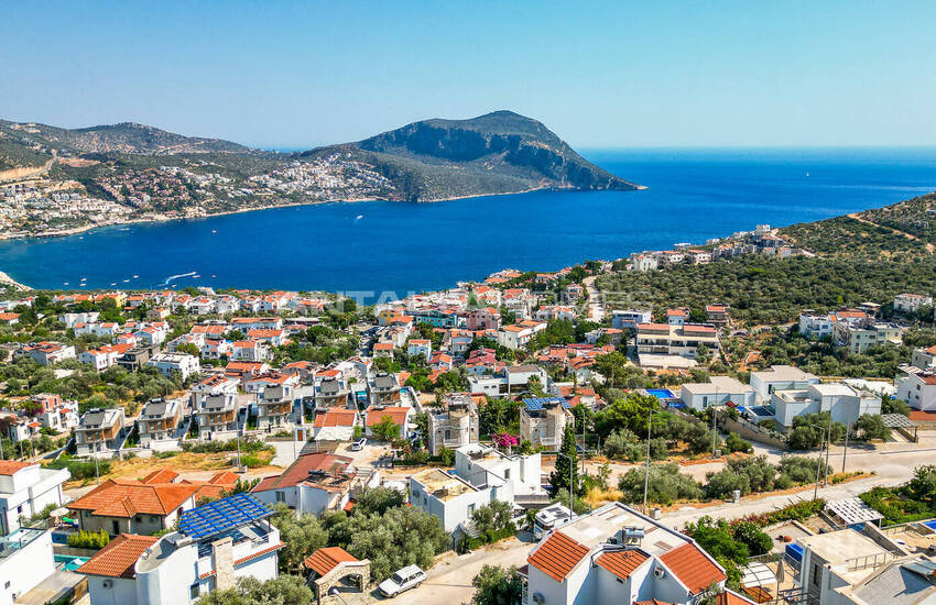 Antalya Kalkan'da Panoramik Deniz Manzaralı 4 Katlı Villa 2