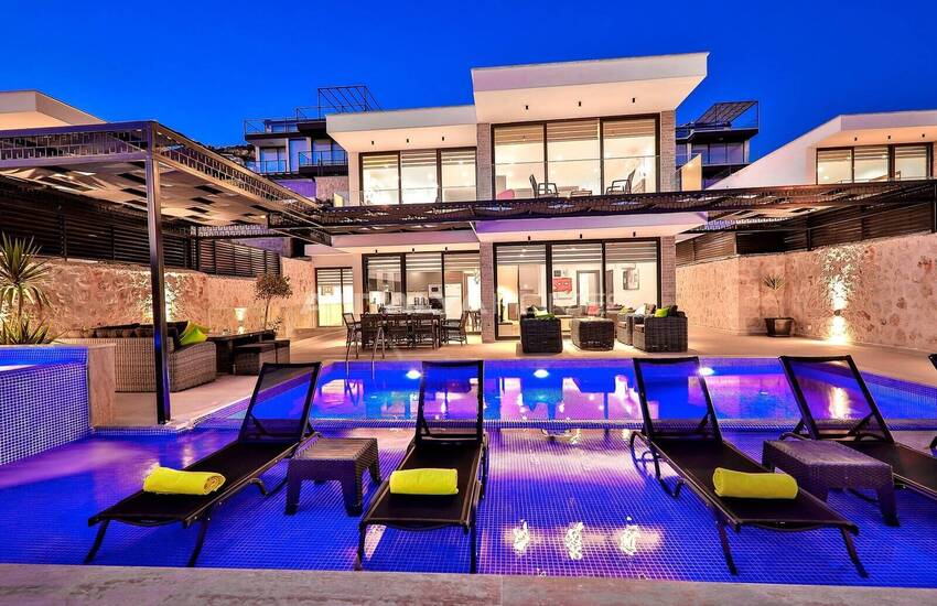 Kaş Kalkan'da Kesintisiz Deniz Manzaralı Havuzlu Villa 2