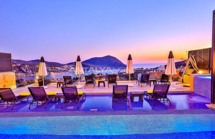 Kaş Kalkan'da Kesintisiz Deniz Manzaralı Havuzlu Villa 15