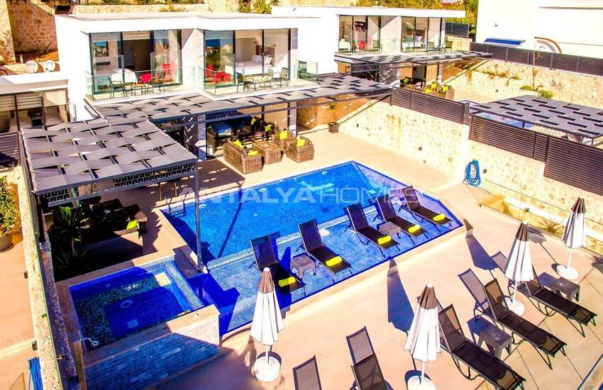 Kaş Kalkan'da Kesintisiz Deniz Manzaralı Havuzlu Villa 3