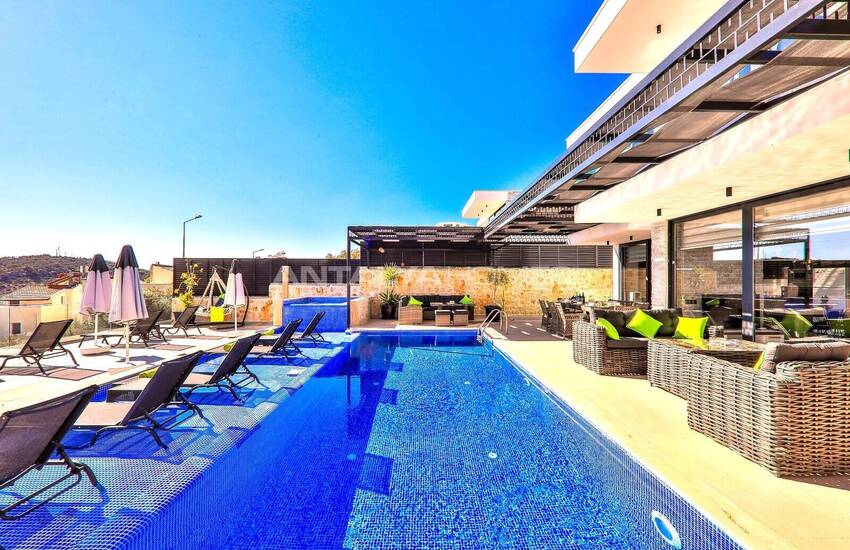 Kaş Kalkan'da Kesintisiz Deniz Manzaralı Havuzlu Villa 8