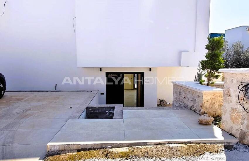 Sea View 5-bedroom Villa with Extensive Amenities in Kalkan 4