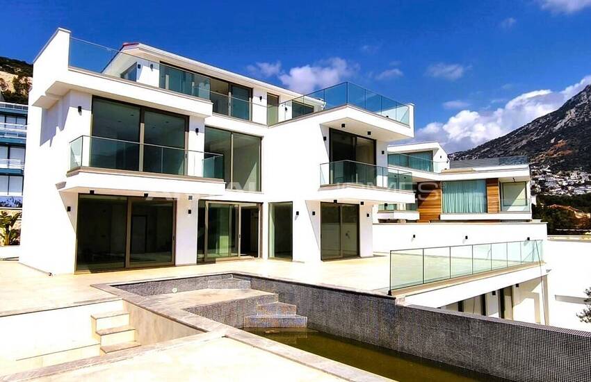 Sea View 5-bedroom Villa with Extensive Amenities in Kalkan 1