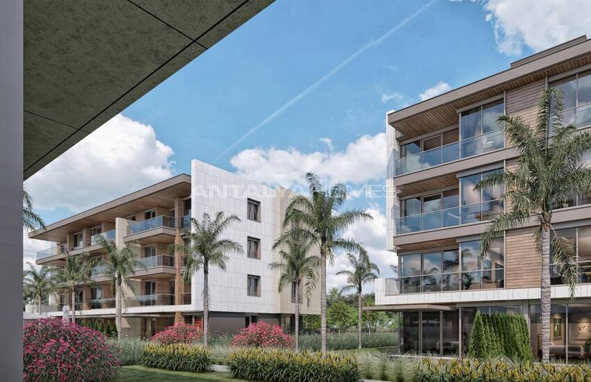 Flats in a Secure Complex with Pools in Antalya Uncalı 3