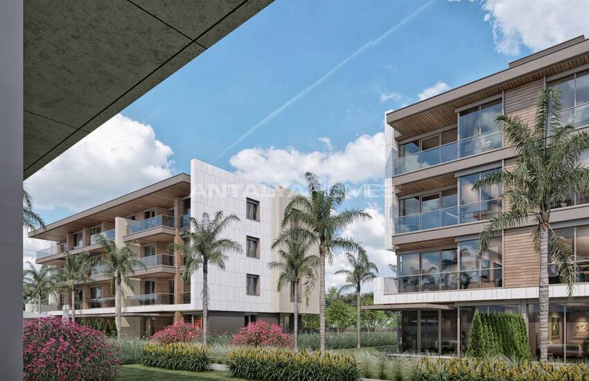 Flats in a Secure Complex with Pools in Antalya Uncalı 3