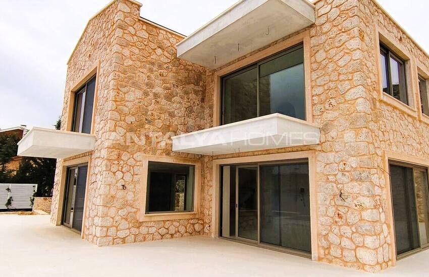 Antalya Kaş'ta Satılık Denize Sıfır 4+1 Villa 1
