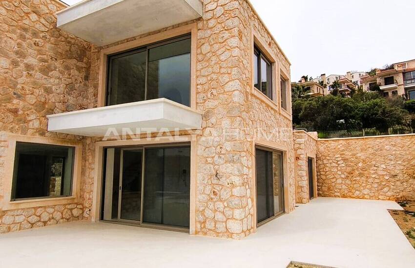 Antalya Kaş'ta Satılık Denize Sıfır 4+1 Villa 2