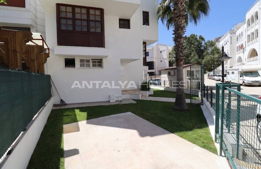 Antalya Lara Örnekköy’de Havuzlu Sitede Bahçeli Villa 3